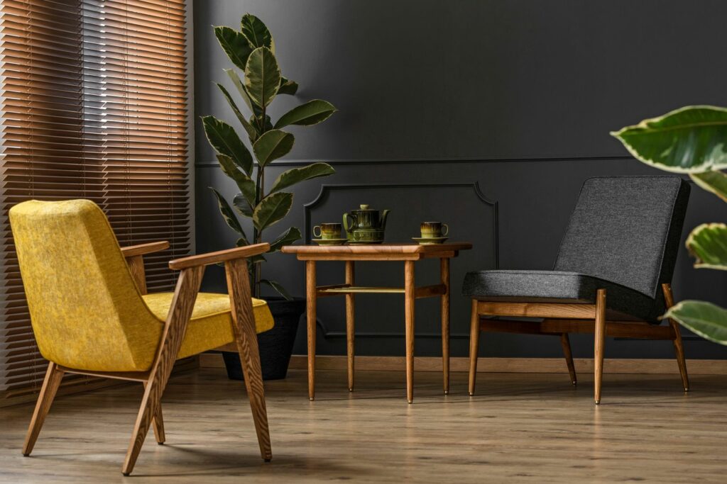 intérieur chaises jaune noir